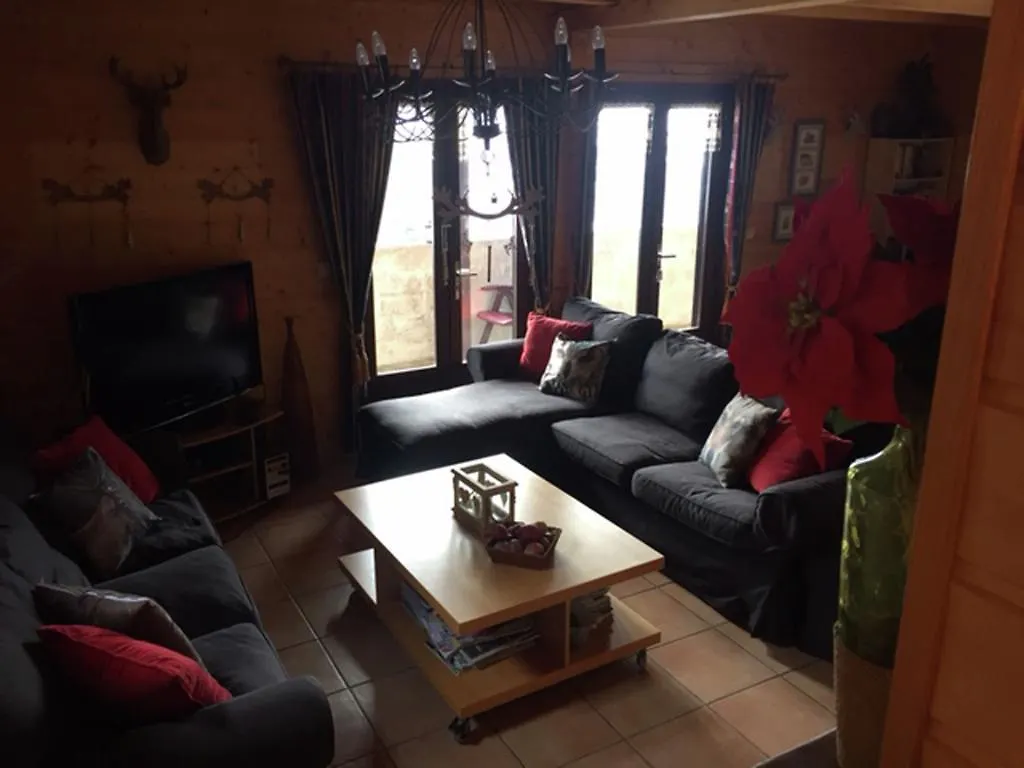 Magnificent Chalet On The Mountain Slopes Les Gets