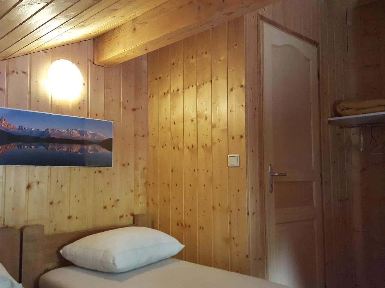 Magnificent Chalet On The Mountain Slopes Les Gets